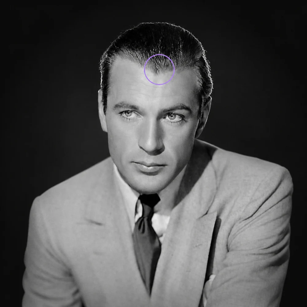 Gary Cooper con el pico de viuda señalado