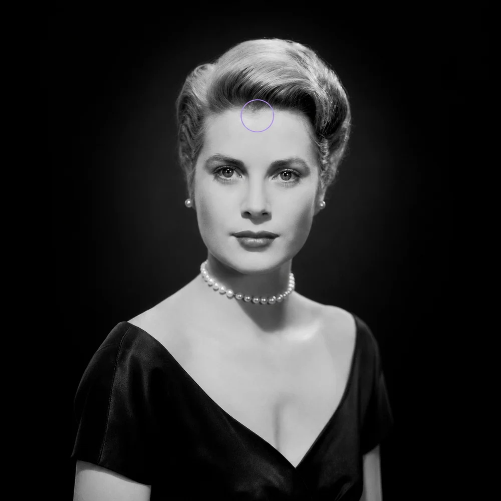 Grace Kelly con el pico de viuda señalado