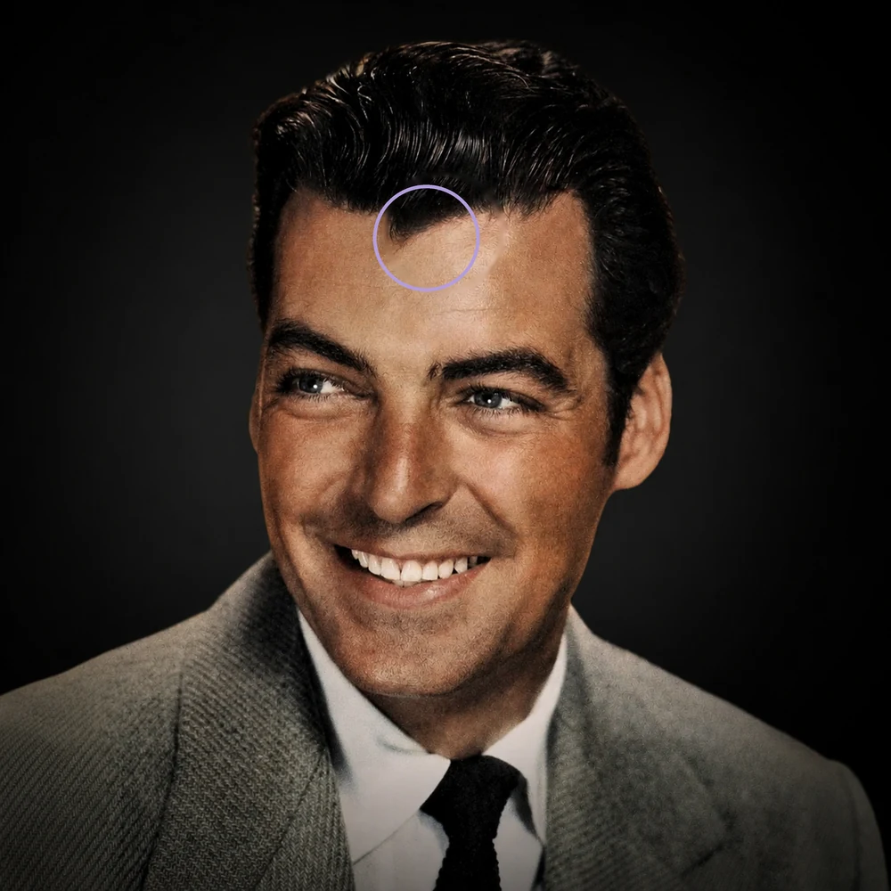 Rory Calhoun con el pico de viuda señalado